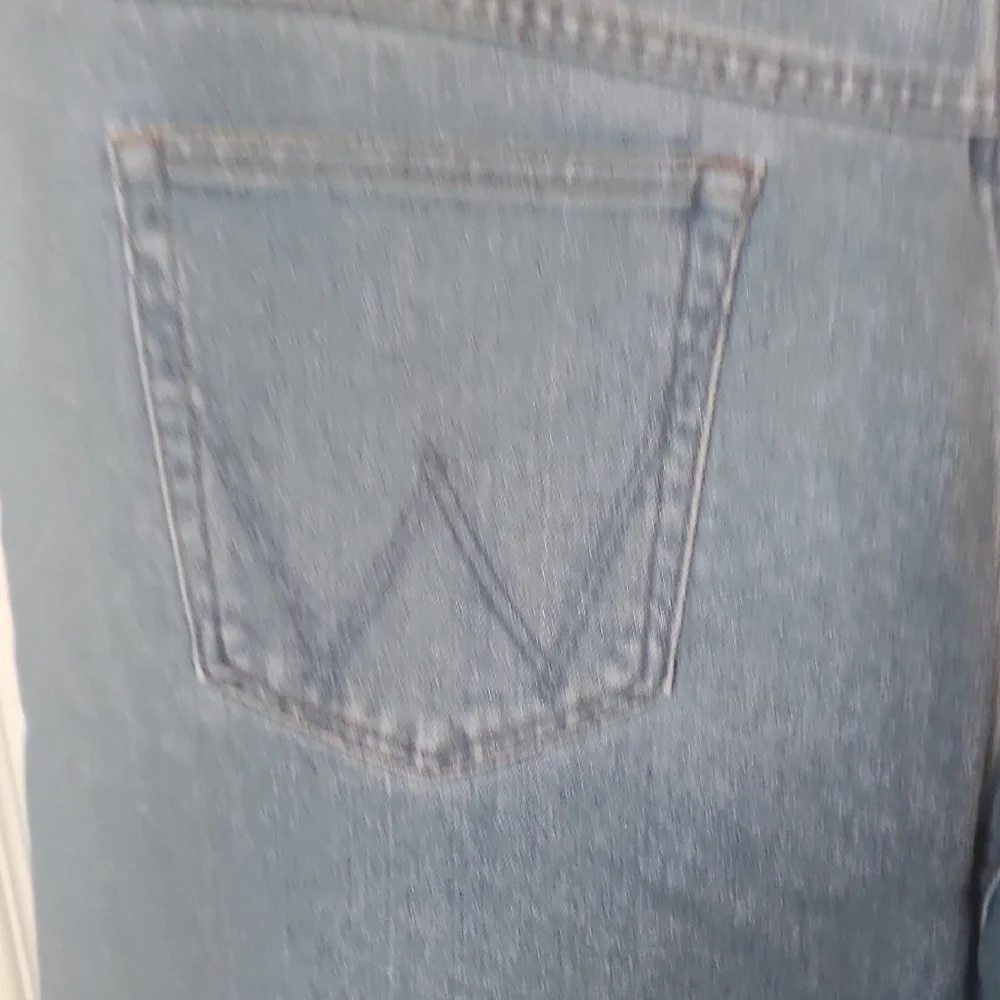Wrangler Men's Light Washed  Blue Straight Leg Regular Fit Jeans Size 38x29